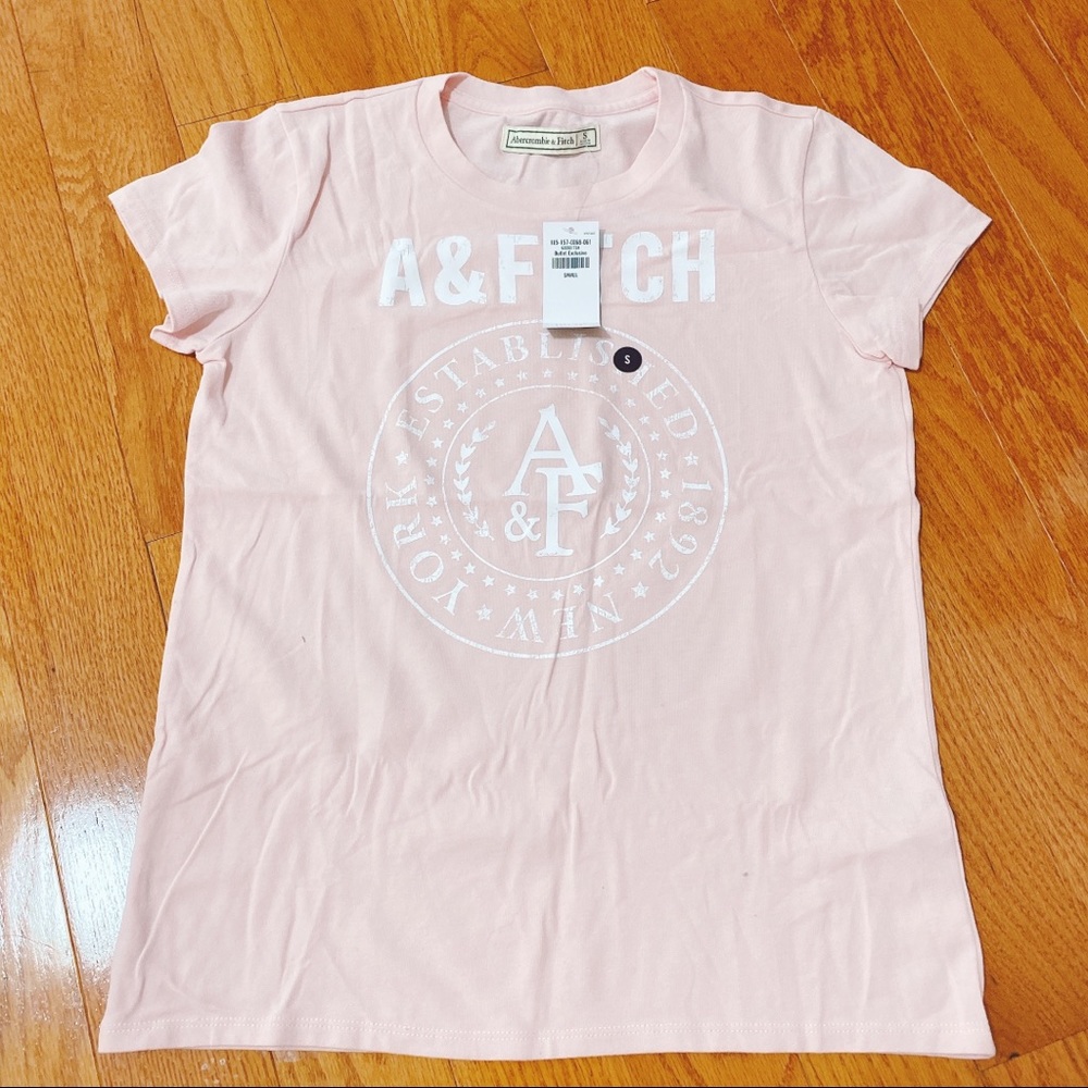 A&F Fitch t-shirt